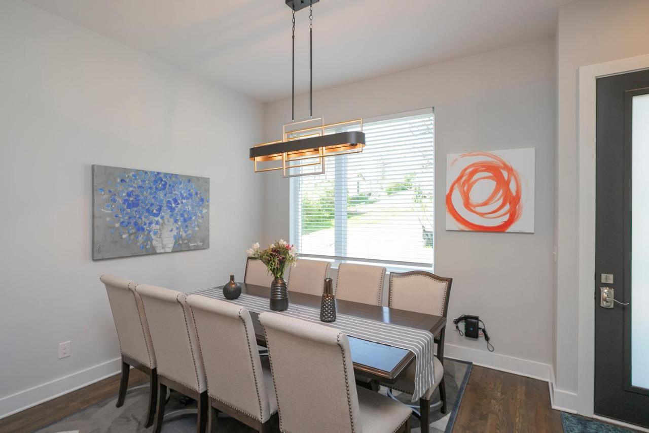 Luxury Townhome Skyline Views Mins To Dt Holiday home Nashville