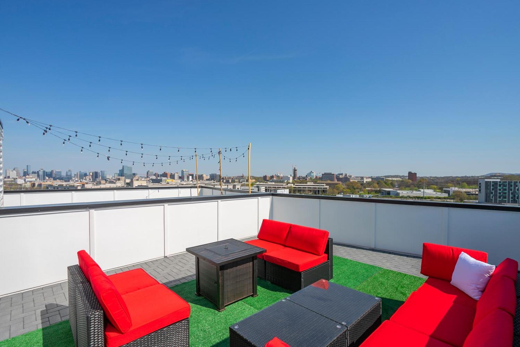Luxury Townhome Skyline Views Mins To Dt Holiday home *