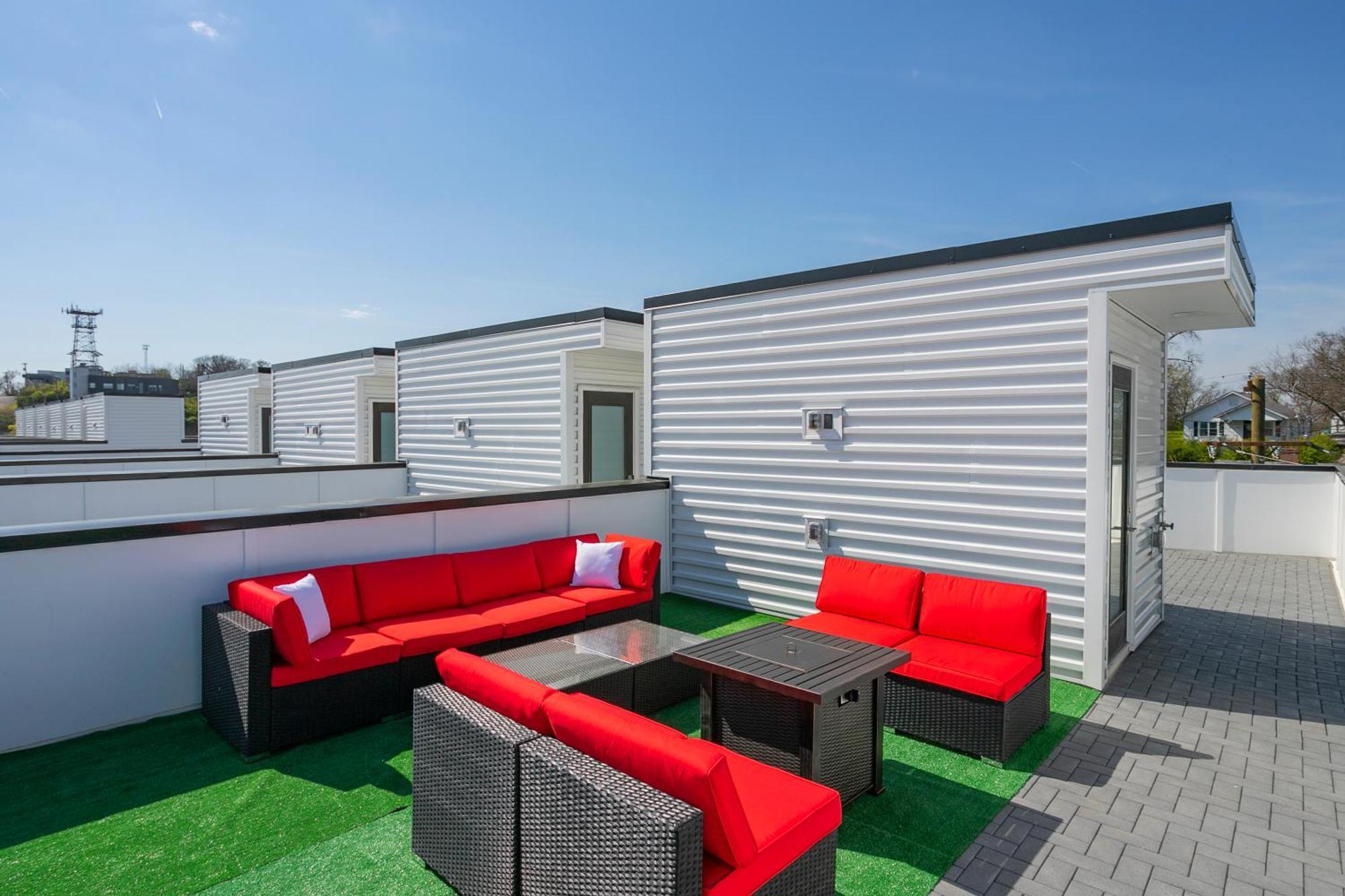 Luxury Townhome Skyline Views Mins To Dt Holiday home *