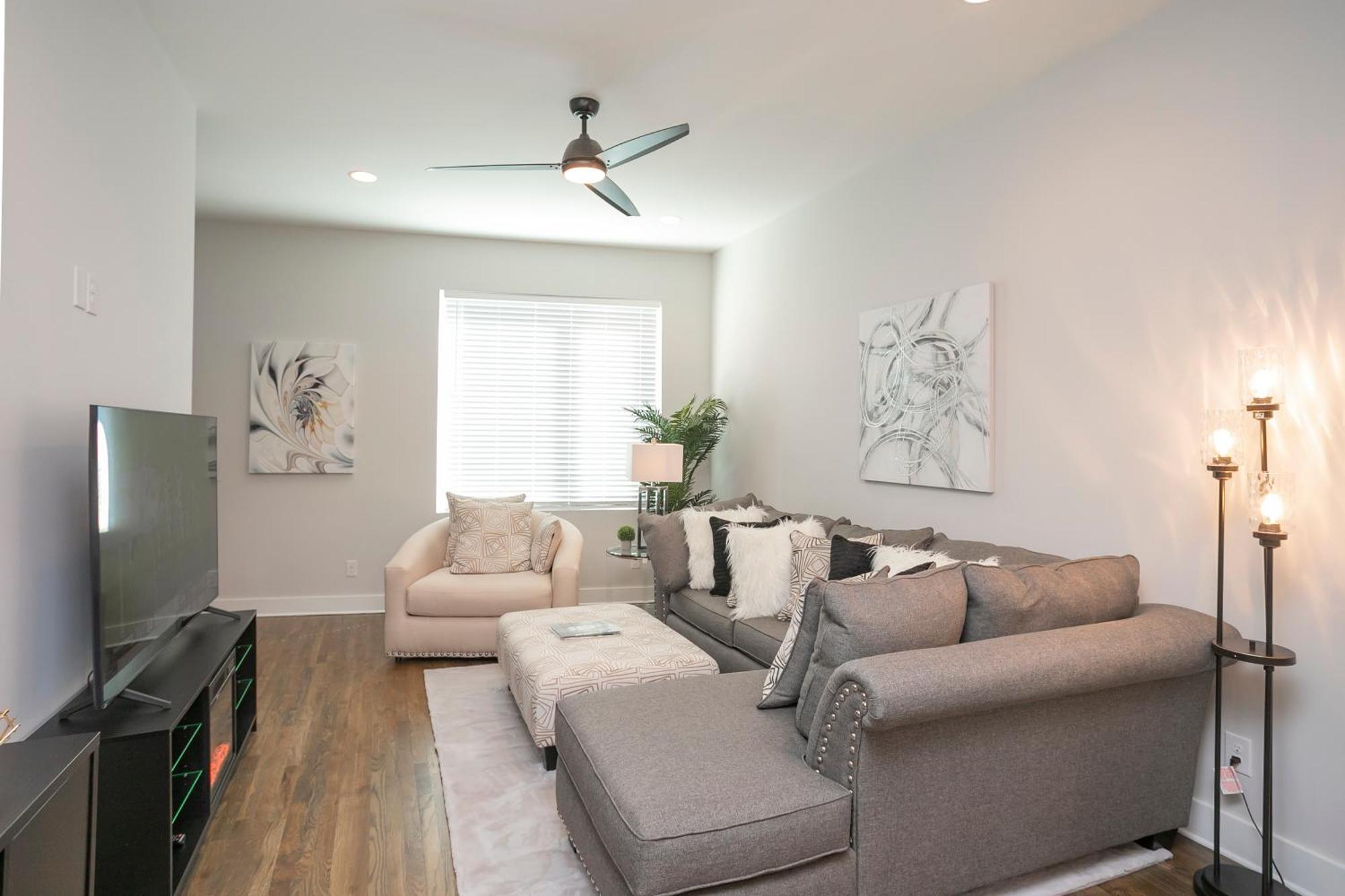 Luxury Townhome Skyline Views Mins To Dt Holiday home Nashville