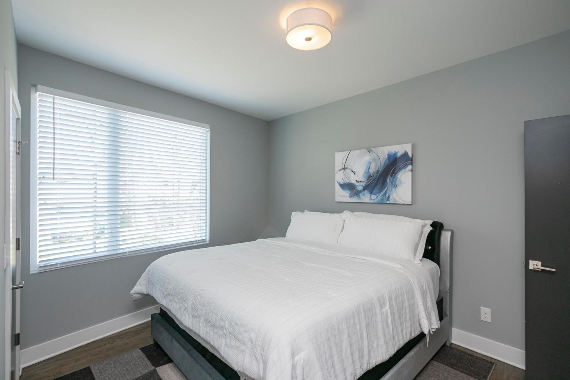 Luxury Townhome Skyline Views Mins To Dt Holiday home *