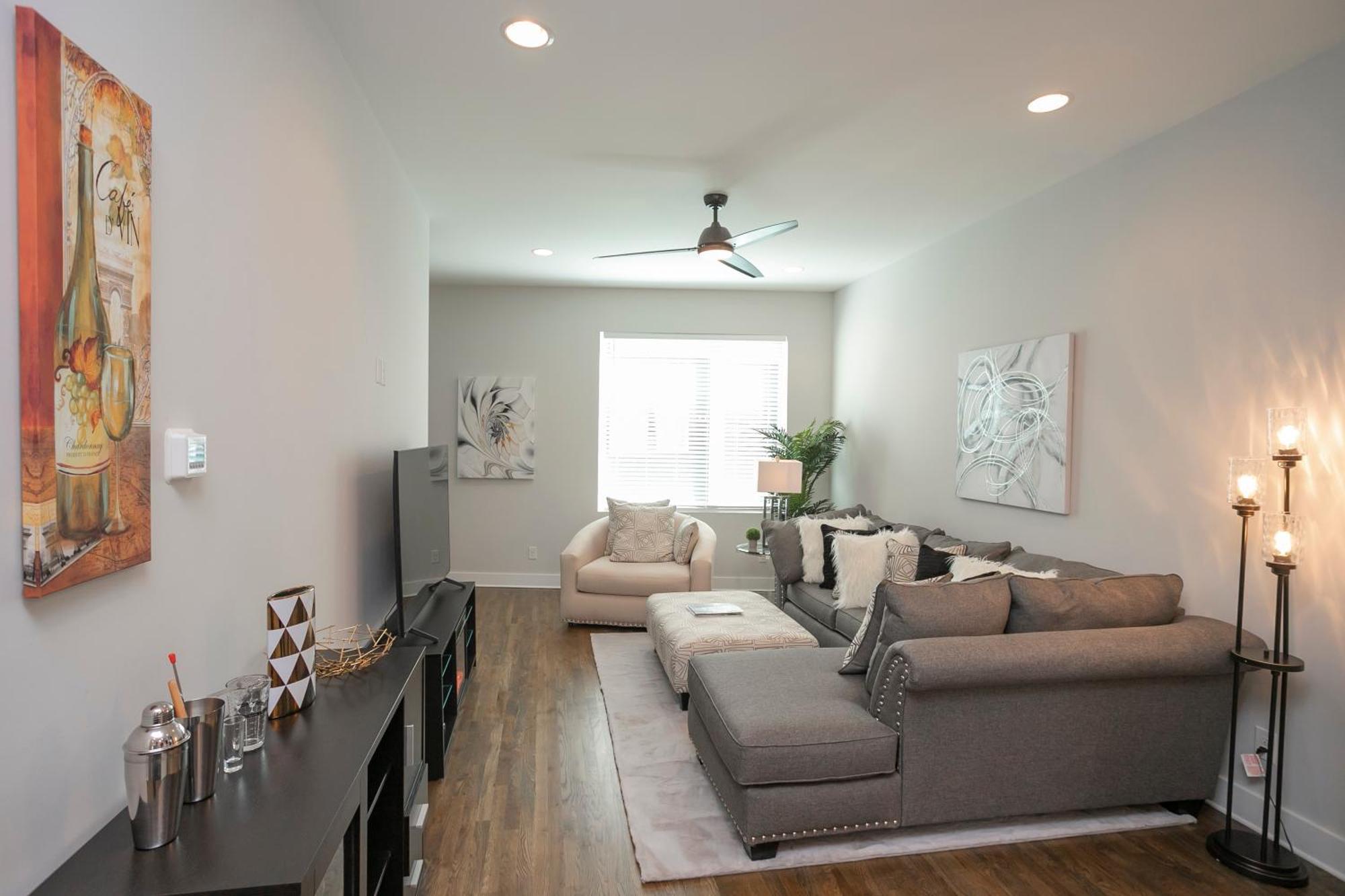 Luxury Townhome Skyline Views Mins To Dt Holiday home Nashville