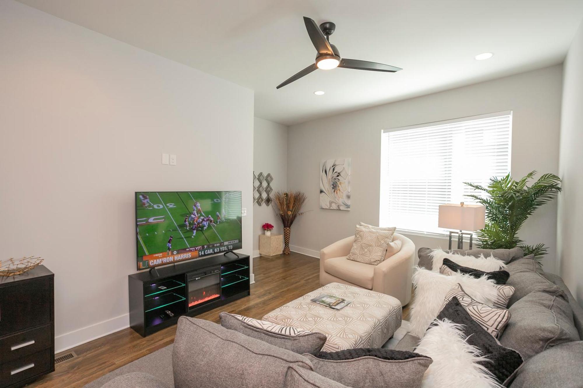 Luxury Townhome Skyline Views Mins To Dt