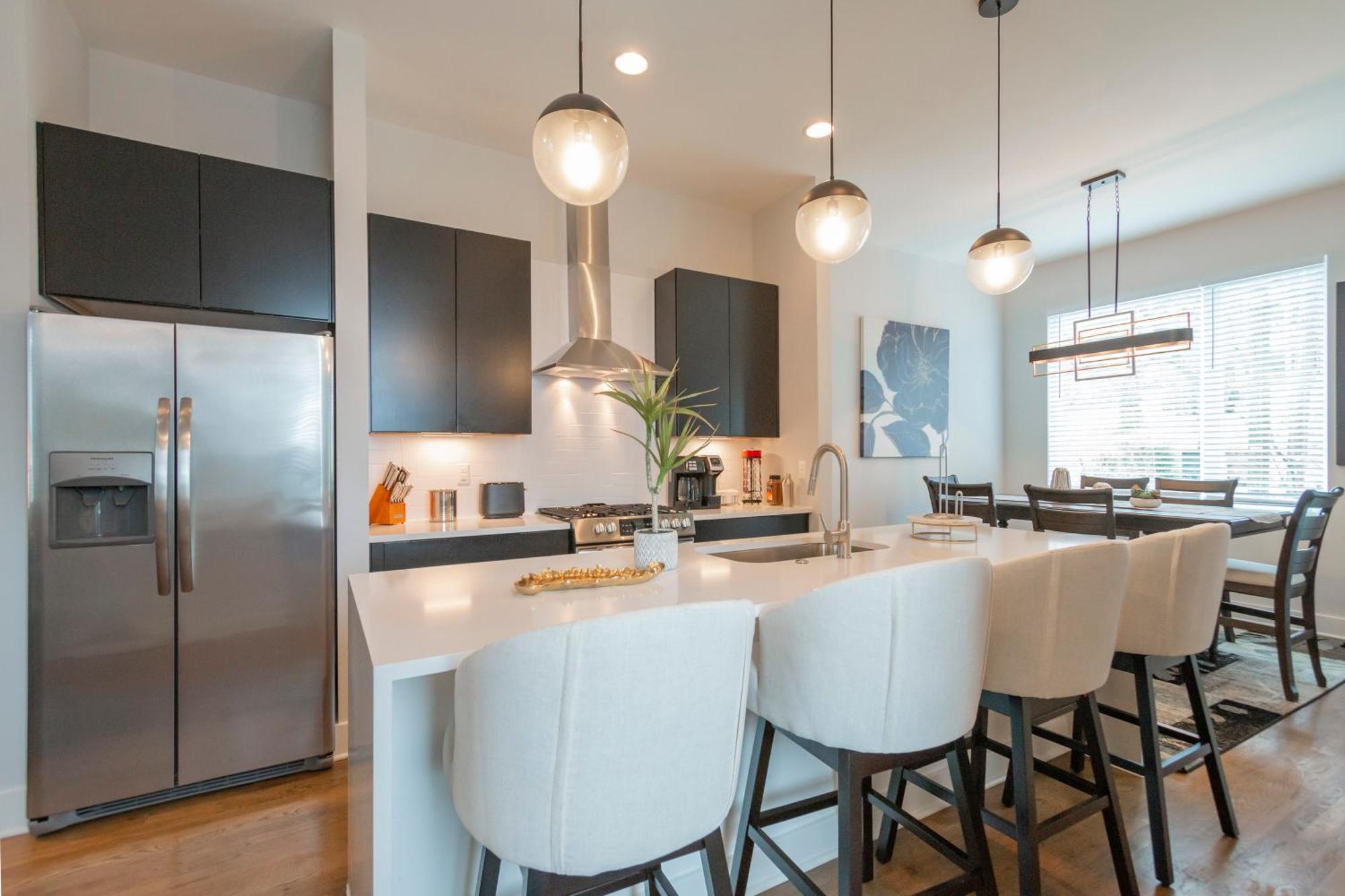 Luxury Townhome Skyline Views Mins To Dt * Nashville