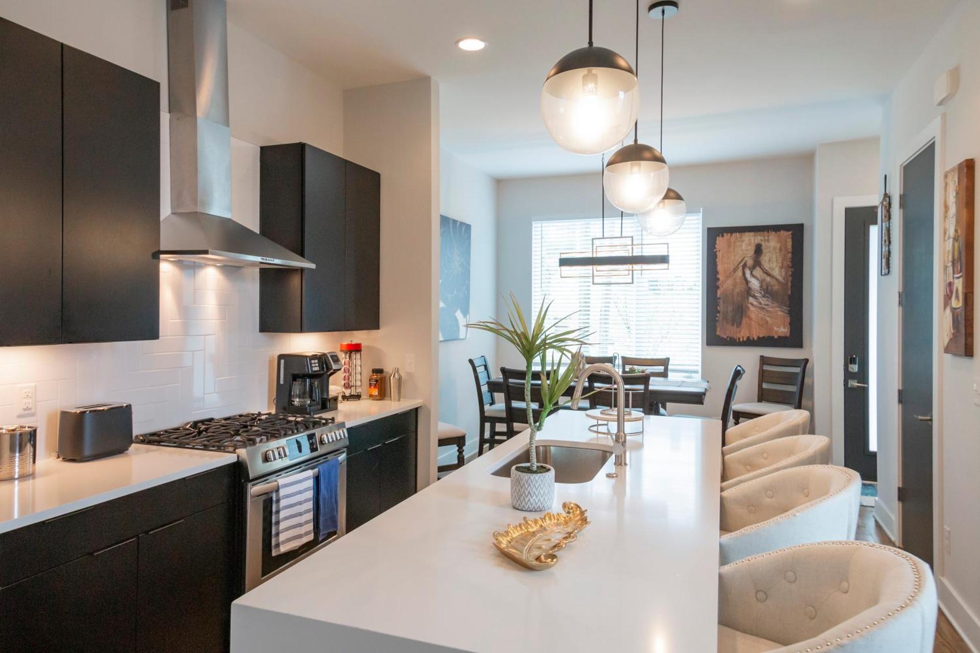 Luxury Townhome Skyline Views Mins To Dt Holiday home Nashville